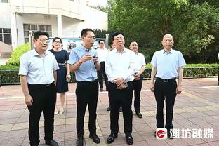 啥意思？追梦暂停期间找裁判聊两句 裁判表情耐人寻味